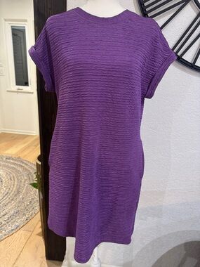 Textured Purple Short Sleeve Tunic 👗 Spring shirtdress size small! Has Pockets